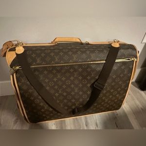 LV garment bag in excellent condition